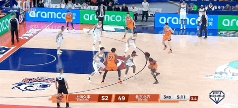 bob官网-下半场发威!上海男篮86-67大胜北京男篮