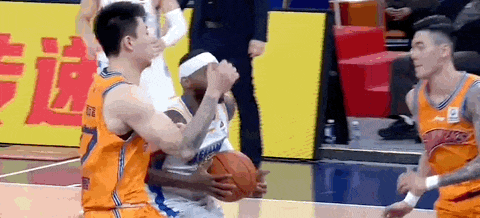 bob官网-下半场发威!上海男篮86-67大胜北京男篮