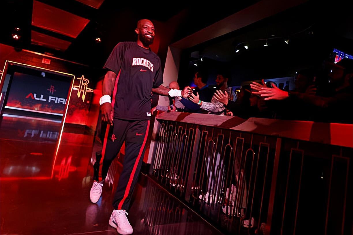 bob平台-老老实实当吉祥物就好了，火箭为什么还要让这位老将出场呢？