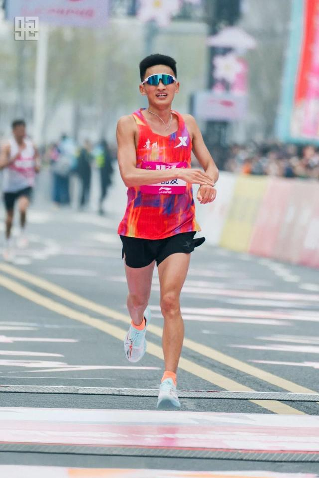 bob官网-这个春天 男子马拉松版图如何重构？|重庆国际马拉松|无锡|贵州|运动员|成绩_新浪体育_新浪新闻